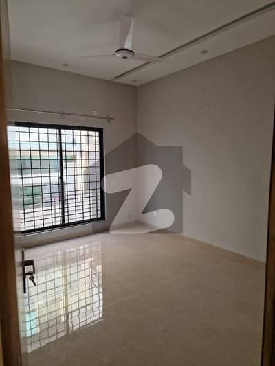 بحریہ ٹاؤن فیز 8 ۔ عثمان بلاک بحریہ ٹاؤن فیز 8 ۔ سفاری ویلی,بحریہ ٹاؤن فیز 8,بحریہ ٹاؤن راولپنڈی,راولپنڈی میں 5 کمروں کا 7 مرلہ مکان 2.9 کروڑ میں برائے فروخت۔