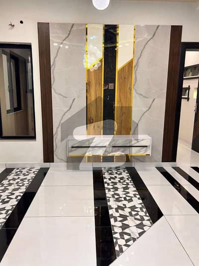 بحریہ ٹاؤن فیز 8 ۔ ابو بکر بلاک بحریہ ٹاؤن فیز 8 ۔ سفاری ویلی,بحریہ ٹاؤن فیز 8,بحریہ ٹاؤن راولپنڈی,راولپنڈی میں 5 کمروں کا 7 مرلہ مکان 2.5 کروڑ میں برائے فروخت۔