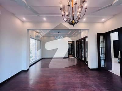 ڈی ایچ اے فیز 6 - بلاک این فیز 6,ڈیفنس (ڈی ایچ اے),لاہور میں 5 کمروں کا 1 کنال مکان 4.25 لاکھ میں کرایہ پر دستیاب ہے۔