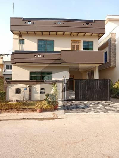 جی ۔ 13 اسلام آباد میں 5 کمروں کا 7 مرلہ مکان 5.75 کروڑ میں برائے فروخت۔