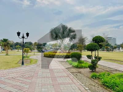 ڈی ایچ اے 9 ٹاؤن ۔ بلاک سی ڈی ایچ اے 9 ٹاؤن,ڈیفنس (ڈی ایچ اے),لاہور میں 5 مرلہ رہائشی پلاٹ 1.5 کروڑ میں برائے فروخت۔