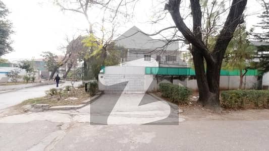 ایف ۔ 8/1 ایف ۔ 8,اسلام آباد میں 6 کمروں کا 1 کنال مکان 26.0 کروڑ میں برائے فروخت۔