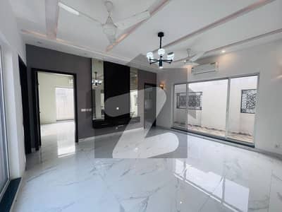 ڈی ایچ اے فیز 8 ڈیفنس (ڈی ایچ اے),لاہور میں 5 کمروں کا 1 کنال مکان 3.3 لاکھ میں کرایہ پر دستیاب ہے۔ ڈی ایچ اے فیز 8 ڈیفنس (ڈی ایچ اے),لاہور میں 5 کمروں کا 1 کنال مکان 3.3 لاکھ میں کرایہ پر دستیاب ہے۔