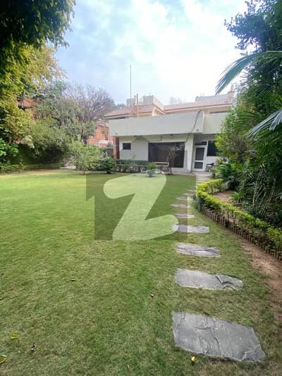 1000 Sq. Yds House for Rent in F-8, Islamabad | 4 Bedrooms (Attached Baths) | 5-Car Parking | Servant Quarter | Rent: USD 3,000 (PKR 840,000)