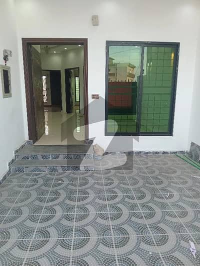 ایل ڈی اے ایوینیو لاہور میں 2 کمروں کا 10 مرلہ زیریں پورشن 65.0 ہزار میں کرایہ پر دستیاب ہے۔