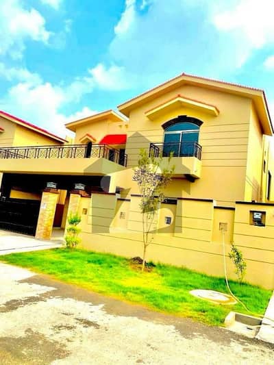 17 Marla 4 bed house available for rent