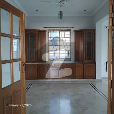 G13 50x90 upper Portion available for rent