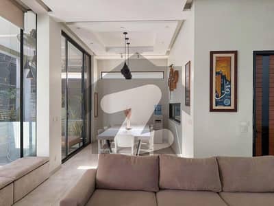 جوہر ٹاؤن فیز 1 - بلاک جی جوہر ٹاؤن فیز 1,جوہر ٹاؤن,لاہور میں 4 کمروں کا 10 مرلہ مکان 5.5 کروڑ میں برائے فروخت۔