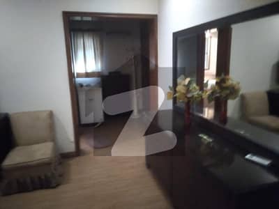 ڈی ایچ اے فیز 1 - بلاک ڈی فیز 1,ڈیفنس (ڈی ایچ اے),لاہور میں 4 کمروں کا 1 کنال مکان 6.3 کروڑ میں برائے فروخت۔