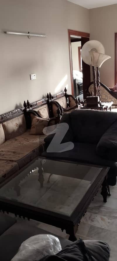 کلفٹن ۔ بلاک 3 کلفٹن,کراچی میں 2 کمروں کا 8 مرلہ فلیٹ 2.5 کروڑ میں برائے فروخت۔