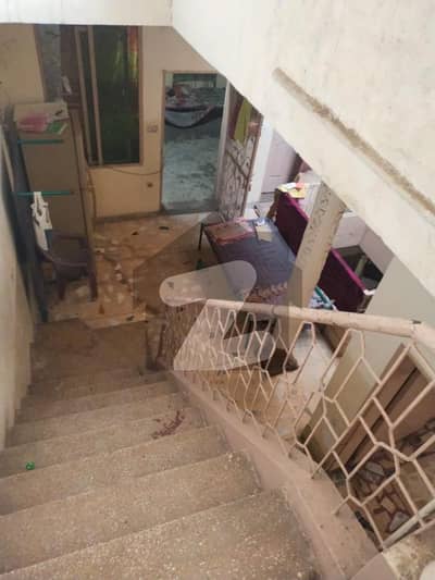 اسلام پورہ لاہور میں 8 کمروں کا 4 مرلہ مکان 2.0 کروڑ میں برائے فروخت۔