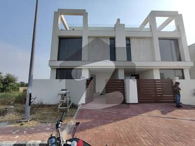 5 MARLA BRAND NEW VILLA HOUSE AVAILABLE FOR RENT IN LAKE CITY LAHORE SECTOR M8 B1