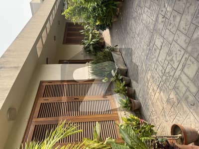 ڈی ایچ اے فیز 7 ڈی ایچ اے ڈیفینس,کراچی میں 5 کمروں کا 2 کنال مکان 25.0 کروڑ میں برائے فروخت۔