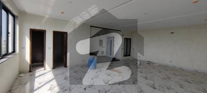 4 Marla Floor With Lift