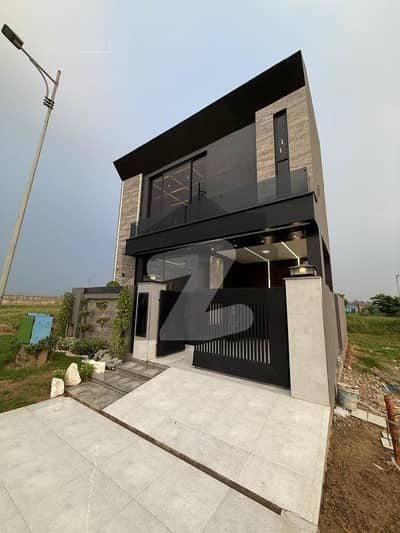 ڈی ایچ اے 9 ٹاؤن ڈیفنس (ڈی ایچ اے),لاہور میں 3 کمروں کا 5 مرلہ مکان 2.25 کروڑ میں برائے فروخت۔