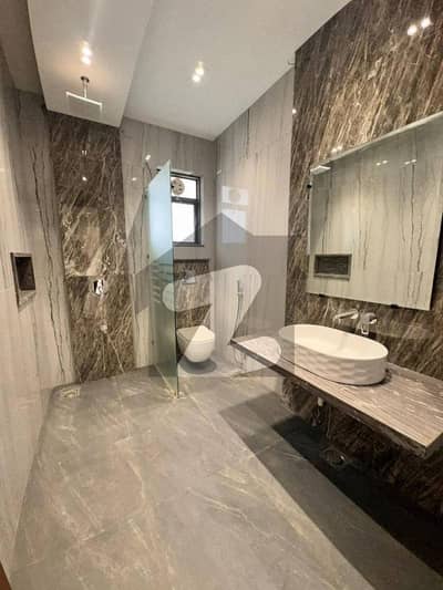 ڈی ایچ اے فیز 6 ڈی ایچ اے ڈیفینس,کراچی میں 6 کمروں کا 16 مرلہ مکان 12.5 کروڑ میں برائے فروخت۔