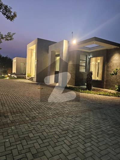 بیدیاں روڈ لاہور میں 3 کمروں کا 8 کنال فارم ہاؤس 15.0 کروڑ میں برائے فروخت۔