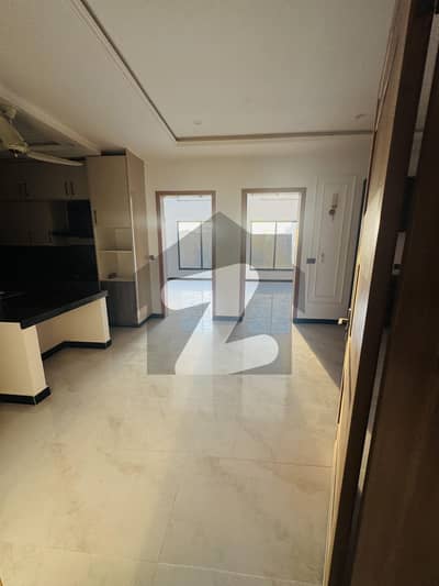 بنی گالہ اسلام آباد میں 7 کمروں کا 8 مرلہ مکان 2.2 لاکھ میں کرایہ پر دستیاب ہے۔