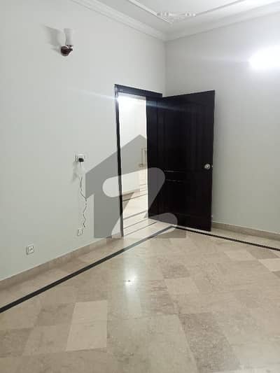 ایف ۔ 11 اسلام آباد میں 2 کمروں کا 6 مرلہ فلیٹ 1.1 لاکھ میں کرایہ پر دستیاب ہے۔