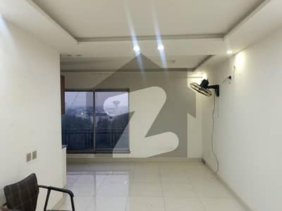 بحریہ ٹاؤن سیکٹرڈی بحریہ ٹاؤن,لاہور میں 2 کمروں کا 4 مرلہ فلیٹ 46.0 ہزار میں کرایہ پر دستیاب ہے۔