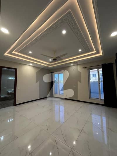 ڈی ایچ اے ڈیفینس فیز 2 ڈی ایچ اے ڈیفینس,اسلام آباد میں 8 کمروں کا 1 کنال مکان 10.0 کروڑ میں برائے فروخت۔