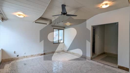 ایف ۔ 7 اسلام آباد میں 4 کمروں کا 1 کنال مکان 8.0 لاکھ میں کرایہ پر دستیاب ہے۔