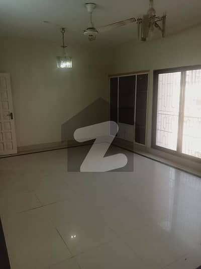 کلفٹن ۔ بلاک 8 کلفٹن,کراچی میں 3 کمروں کا 7 مرلہ فلیٹ 1.3 لاکھ میں کرایہ پر دستیاب ہے۔