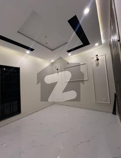 Luxury APARTMENT Available For Rent