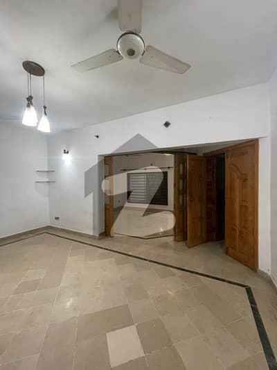 جی ۔ 13/3 جی ۔ 13,اسلام آباد میں 3 کمروں کا 10 مرلہ زیریں پورشن 85.0 ہزار میں کرایہ پر دستیاب ہے۔