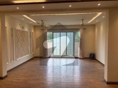 1 kanal like new house for rent