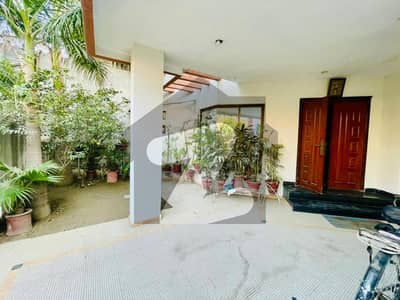 15 Marla Ground Floor 2 Bed 2 Bath Drawing Dining Tv Lounge Kitchen With Gas Ali Park Near Bhatta Chowk (0335-5779339)