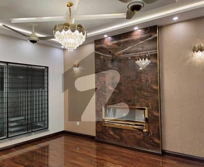 بحریہ ٹاؤن سیکٹر ای بحریہ ٹاؤن,لاہور میں 5 کمروں کا 1 کنال مکان 1.9 لاکھ میں کرایہ پر دستیاب ہے۔ بحریہ ٹاؤن سیکٹر ای بحریہ ٹاؤن,لاہور میں 5 کمروں کا 1 کنال مکان 1.9 لاکھ میں کرایہ پر دستیاب ہے۔