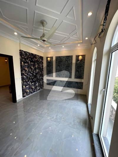 ڈی ایچ اے 9 ٹاؤن ڈیفنس (ڈی ایچ اے),لاہور میں 3 کمروں کا 5 مرلہ مکان 86.0 ہزار میں کرایہ پر دستیاب ہے۔