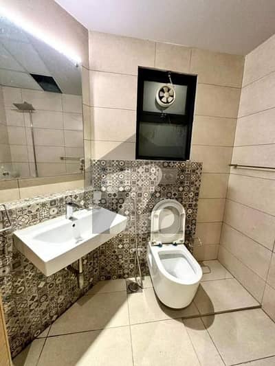 دی ویرینڈا ریزیڈینس ای ۔ 11/1,ای ۔ 11,اسلام آباد میں 2 کمروں کا 8 مرلہ فلیٹ 2.4 لاکھ میں کرایہ پر دستیاب ہے۔