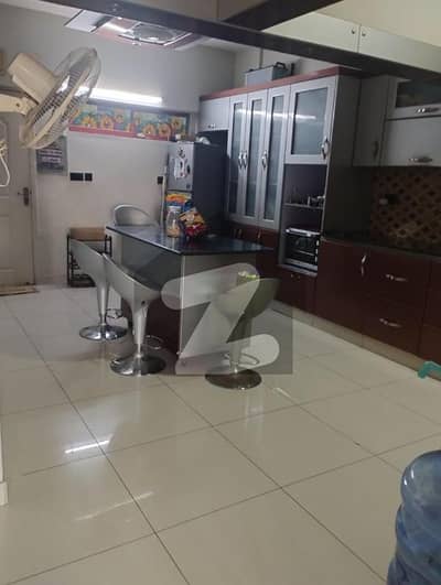 گلستانِِ جوہر ۔ بلاک 1 گلستانِ جوہر,کراچی میں 3 کمروں کا 6 مرلہ فلیٹ 1.3 کروڑ میں برائے فروخت۔