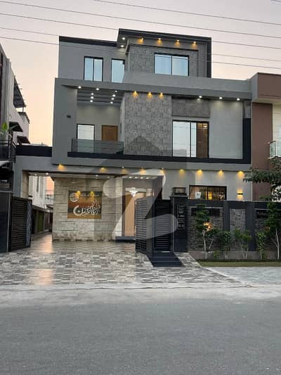 سینٹرل پارک ہاؤسنگ سکیم لاہور میں 5 کمروں کا 10 مرلہ مکان 3.4 کروڑ میں برائے فروخت۔