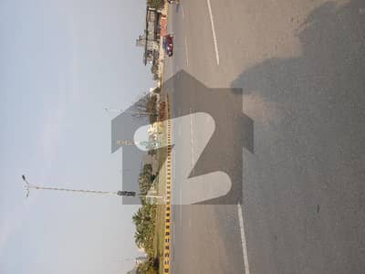 ڈی ایچ اے فیز 7 - بلاک وائے فیز 7,ڈیفنس (ڈی ایچ اے),لاہور میں 10 مرلہ رہائشی پلاٹ 2.8 کروڑ میں برائے فروخت۔