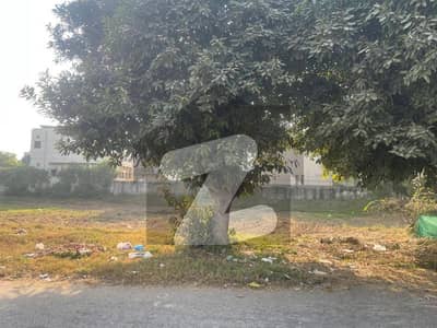 ڈی ایچ اے فیز 7 - بلاک ڈبلیو فیز 7,ڈیفنس (ڈی ایچ اے),لاہور میں 2 کنال رہائشی پلاٹ 10.65 کروڑ میں برائے فروخت۔ ڈی ایچ اے فیز 7 - بلاک ڈبلیو فیز 7,ڈیفنس (ڈی ایچ اے),لاہور میں 2 کنال رہائشی پلاٹ 10.65 کروڑ میں برائے فروخت۔