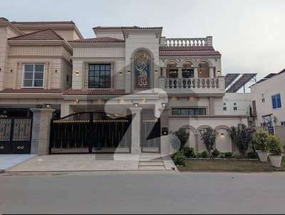 پی ڈبلیو ڈی ہاؤسنگ سوسائٹی ۔ بلاک اے پی ڈبلیو ڈی ہاؤسنگ سکیم,اسلام آباد میں 7 کمروں کا 16 مرلہ مکان 6.5 کروڑ میں برائے فروخت۔