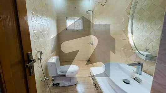 بحریہ ٹاؤن سیکٹر ای بحریہ ٹاؤن,لاہور میں 3 کمروں کا 5 مرلہ مکان 2.35 کروڑ میں برائے فروخت۔