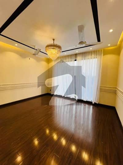 ڈی ایچ اے فیز 3 - بلاک ایکس فیز 3,ڈیفنس (ڈی ایچ اے),لاہور میں 5 کمروں کا 1 کنال مکان 7.0 کروڑ میں برائے فروخت۔