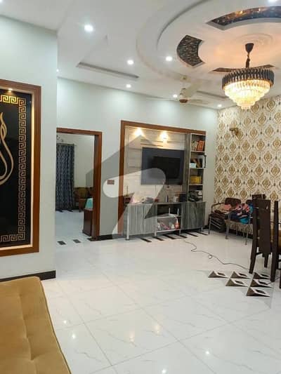 سبزہ زار سکیم ۔ بلاک کے سبزہ زار سکیم,لاہور میں 6 کمروں کا 10 مرلہ مکان 4.1 کروڑ میں برائے فروخت۔