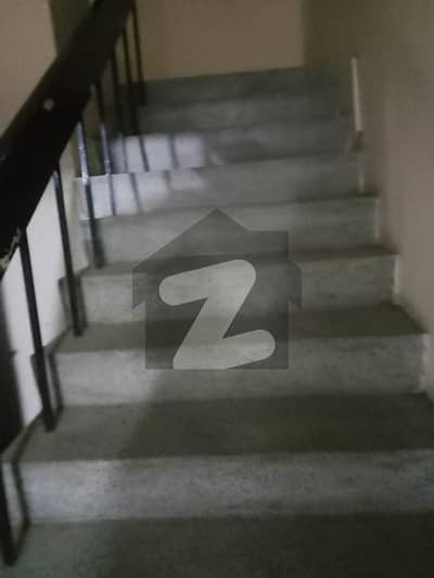 علامہ اقبال ٹاؤن ۔ کریم بلاک علامہ اقبال ٹاؤن,لاہور میں 11 کمروں کا 1 کنال عمارت 5.5 لاکھ میں کرایہ پر دستیاب ہے۔