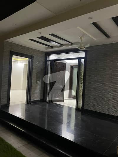 1 kanal House for family silent office