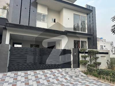 بینکرس ایوینیو کوآپریٹو ہاؤسنگ سوسائٹی لاہور میں 6 کمروں کا 9 مرلہ مکان 3.3 کروڑ میں برائے فروخت۔ بینکرس ایوینیو کوآپریٹو ہاؤسنگ سوسائٹی لاہور میں 6 کمروں کا 9 مرلہ مکان 3.3 کروڑ میں برائے فروخت۔