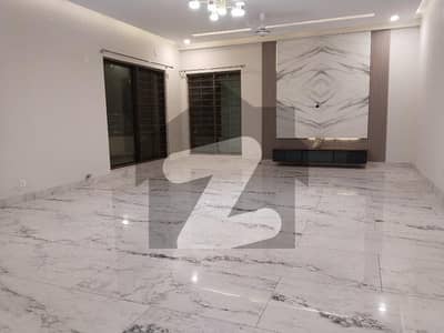 عسکری 11 عسکری,لاہور میں 4 کمروں کا 13 مرلہ فلیٹ 4.6 کروڑ میں برائے فروخت۔