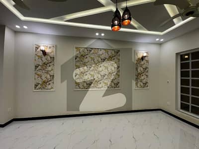 بحریہ ٹاؤن فیز 8 بحریہ ٹاؤن راولپنڈی,راولپنڈی میں 5 کمروں کا 10 مرلہ مکان 1.15 لاکھ میں کرایہ پر دستیاب ہے۔