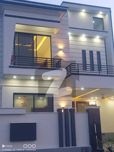 ڈی ایچ اے ڈیفینس فیز 5 ڈی ایچ اے ڈیفینس,اسلام آباد میں 4 کمروں کا 10 مرلہ مکان 7.0 کروڑ میں برائے فروخت۔