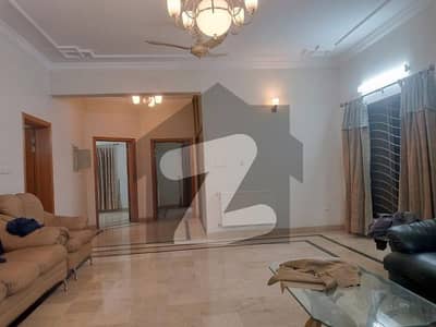 آئی ۔ 8 مرکز آئی ۔ 8,اسلام آباد میں 7 کمروں کا 14 مرلہ مکان 5.5 لاکھ میں کرایہ پر دستیاب ہے۔