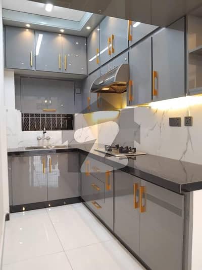 گلستانِِ جوہر ۔ بلاک 15 گلستانِ جوہر,کراچی میں 3 کمروں کا 6 مرلہ فلیٹ 2.5 کروڑ میں برائے فروخت۔